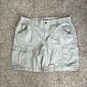 Columbia Women’s Khaki Cargo Shorts